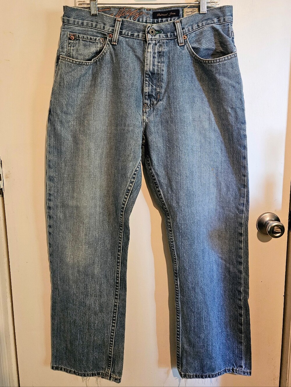 Tommy Hilfiger Men’s Relaxed Straight Jeans 34x32 Medium Wash Distressed Hem
